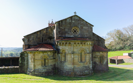 La iglesia románica de Santa María está a 2 mins a pie