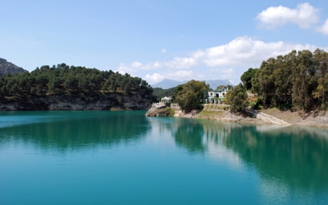 Eating out by Ardales lake