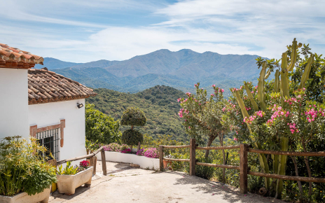 Access to your holiday home from parking area