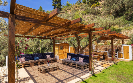 Hay un aseo en piscina / zona chill out