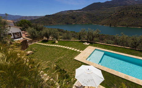 Piscina con vistas y cancela