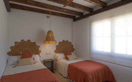 Habitación con dos camas en planta baja