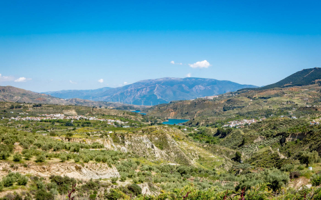 Este es tu valle, el de Lecrín, entre Sierra Nevada y el mar