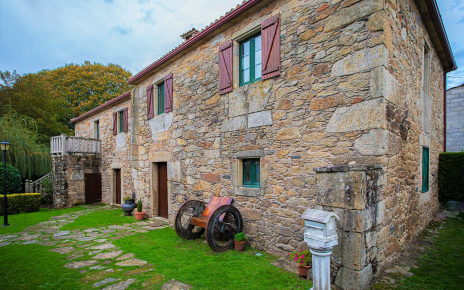 Traditional Galician farmhouse on two floors
