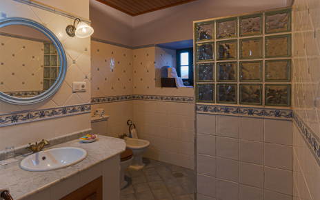 En suite facilities bedroom 2 (walk-in shower)