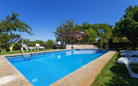 Private salt-filtered swimming pool