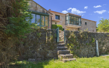 Steps from house to pool and gardens