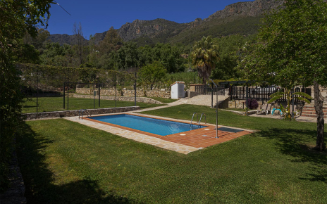Football area and pool, all private