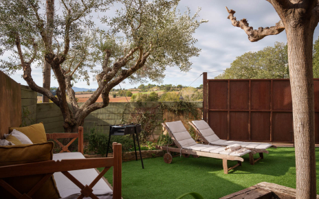 Sunloungers, benches and barbecue