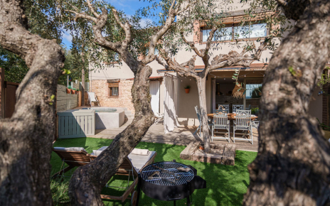 Enclosed garden area