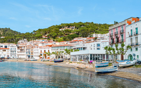 Costa Brava villages are 25 min away