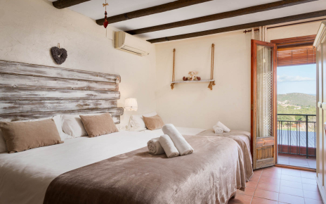 Bedroom with terrace