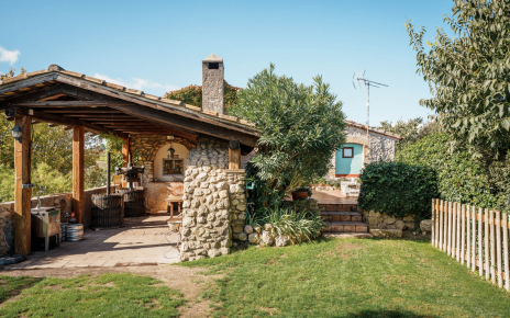 Direct entrance into the mid level of the house