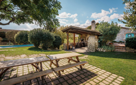 Picnic benches, pool,covered barbecue area and terrace
