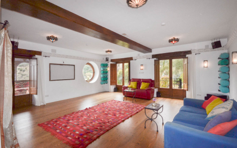 Living area with terraces