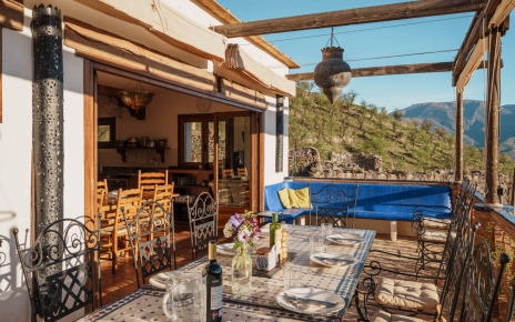 Stunning terrace next to  dining room / kitchen