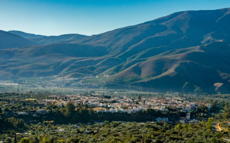 Orgiva market town is only 10 minutes drive 