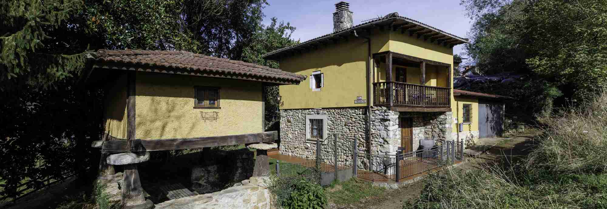 Casa asturiana tradicional de 100 años para parejas con jardin privado