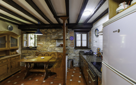 Cocina con zona de comedor