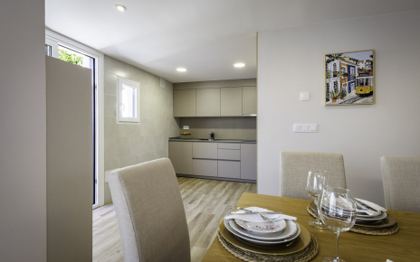 La cocina está cerca