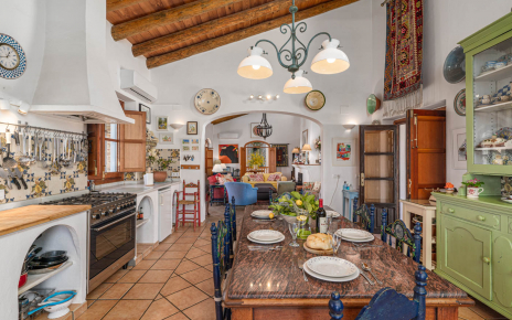 Open plan country kitchen / dining area