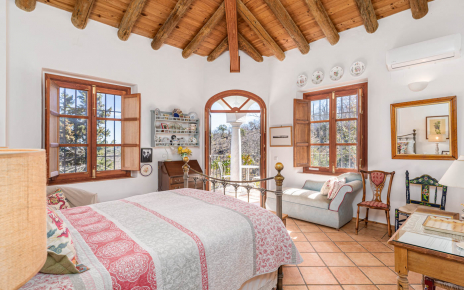 Master bedroom en suite, with small terrace