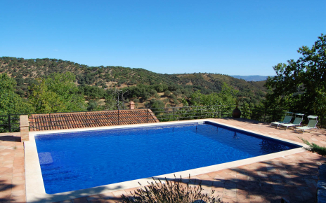 Enjoy the pool in total privacy (below cottage is closed)