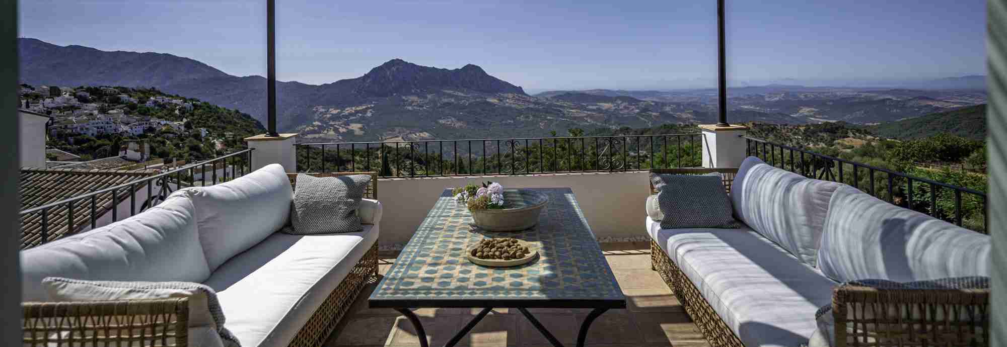 Stylish village house with exceptional views towards Morocco