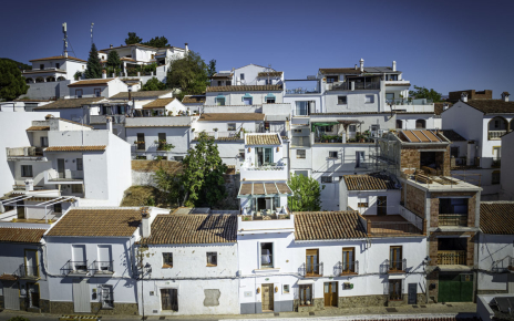 Property street with good restaurants within walking distance