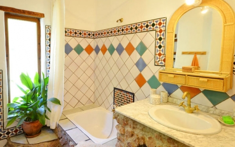 Azulejos árabes en el baño